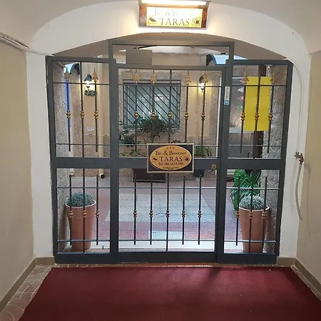 Πανσιόν Taras