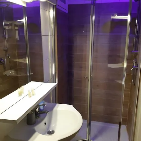 Πανσιόν Taras *